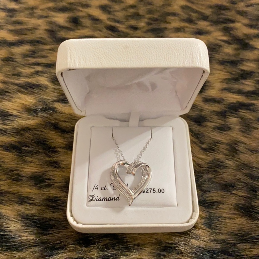 14 ct. Diamond heart necklace (brand new, unworn)